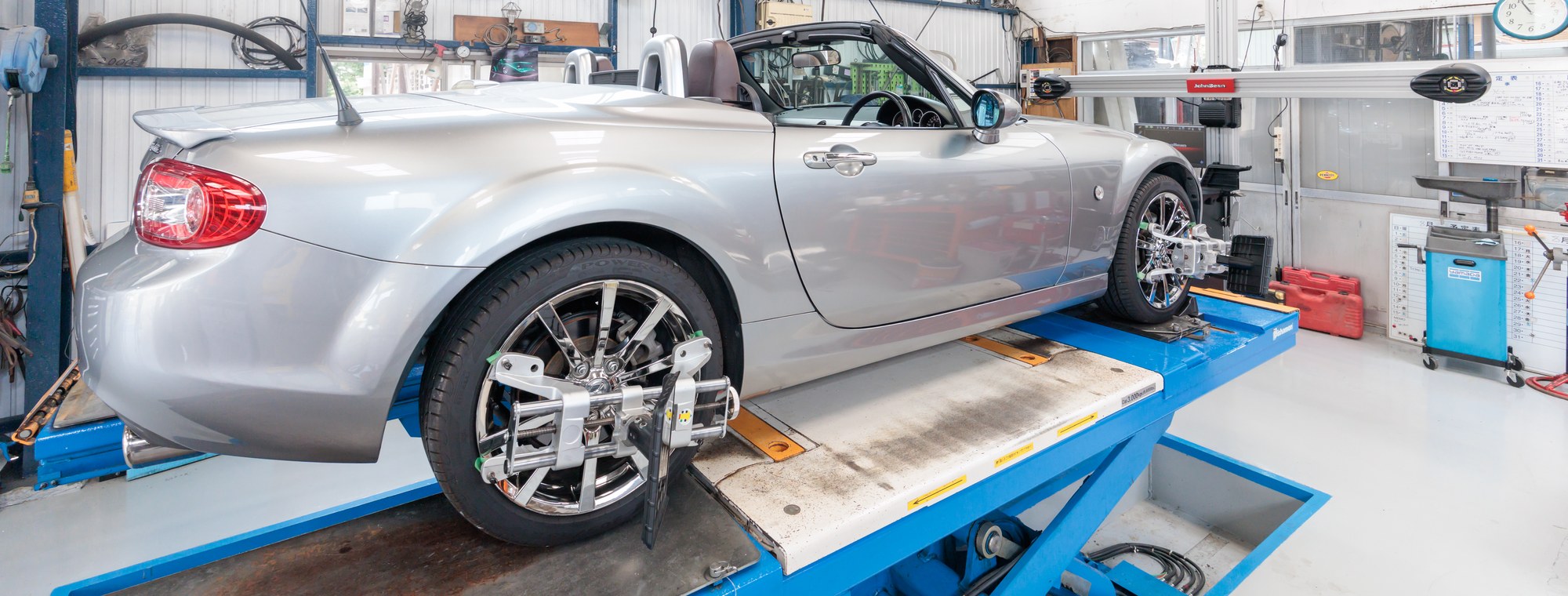 アライメントテスターに載せた車